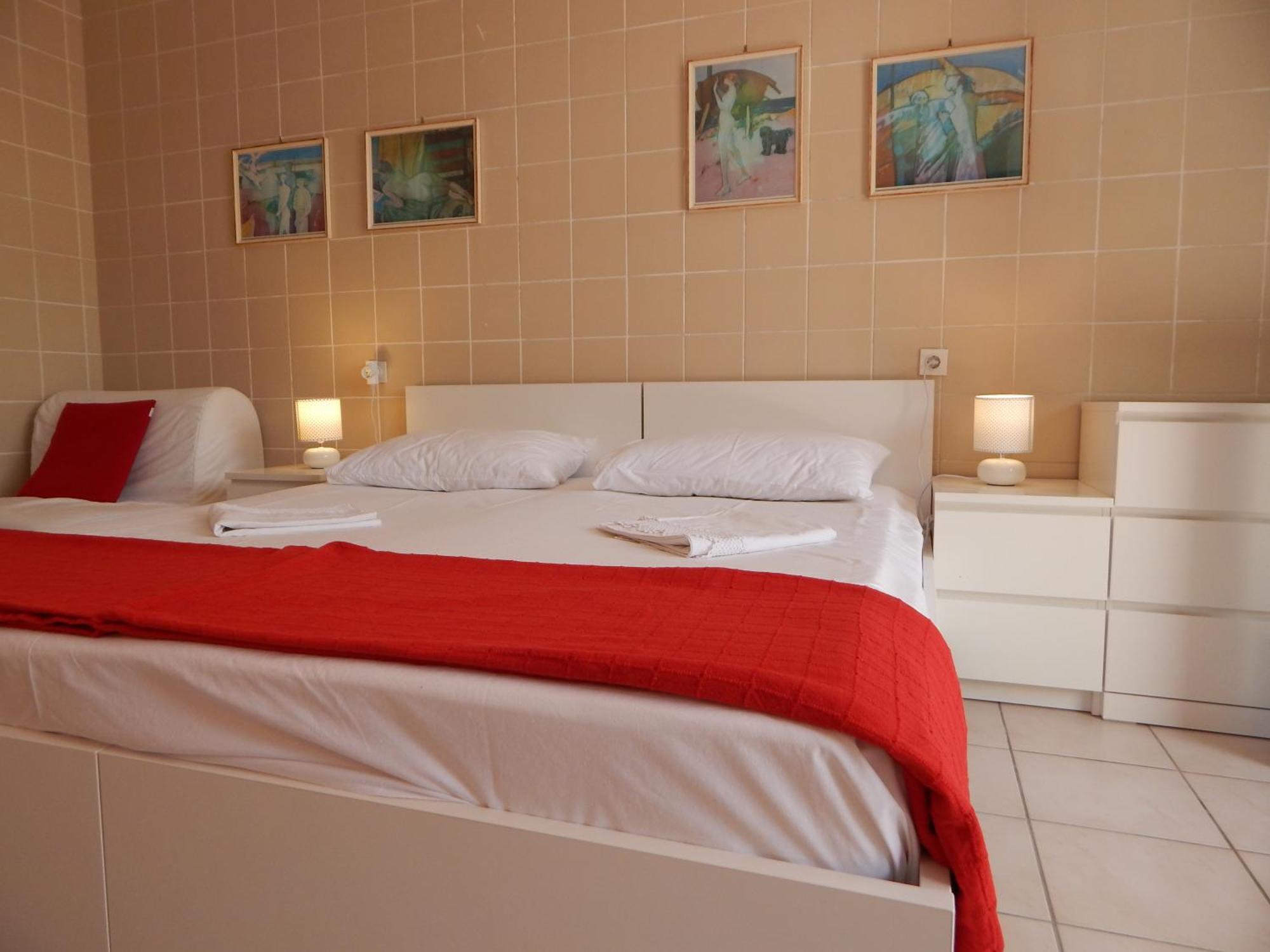 Apartmani Jutro Novalja Phòng bức ảnh