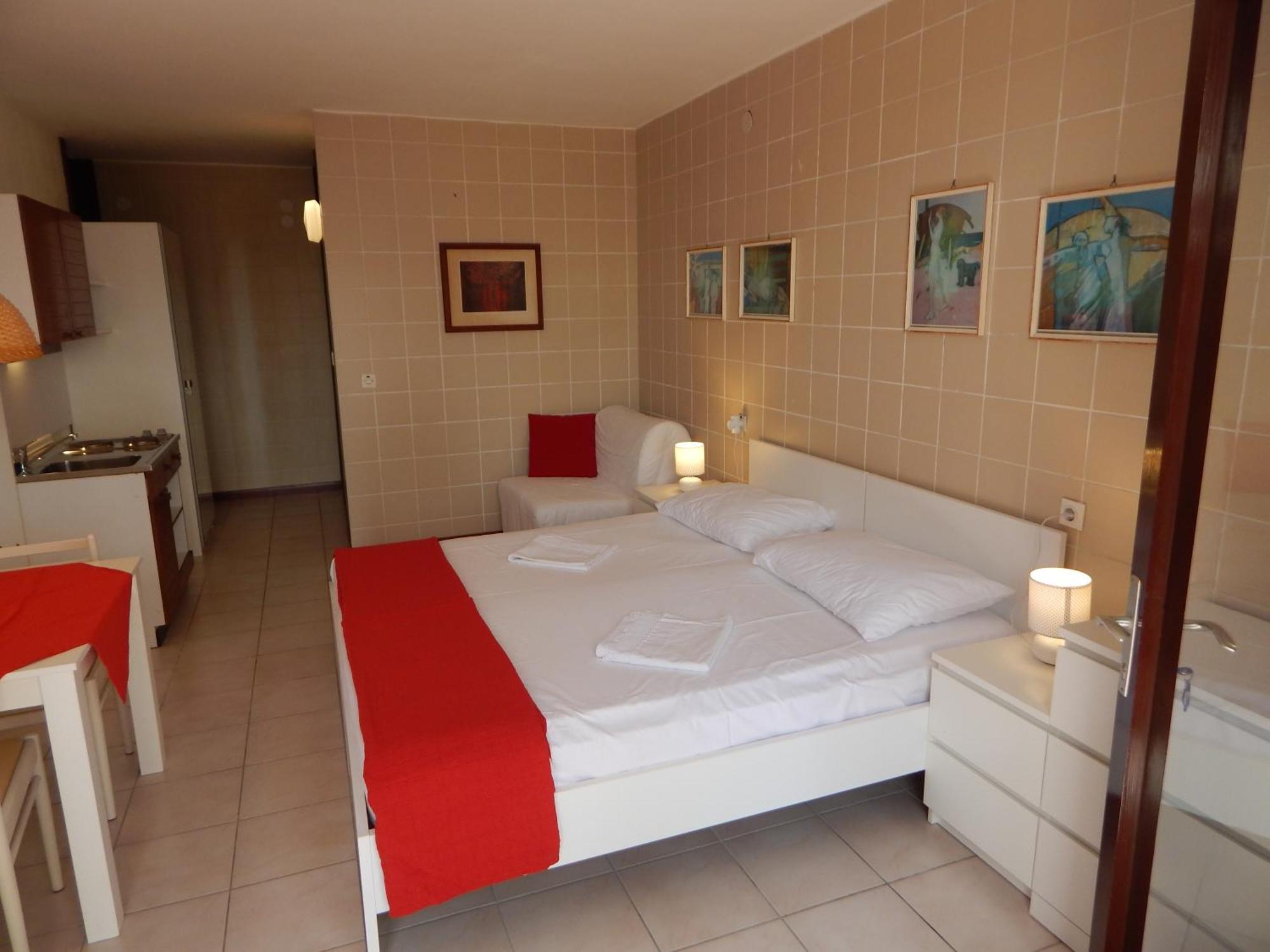 Apartmani Jutro Novalja Phòng bức ảnh